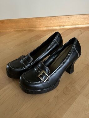 Vintage Y2K No Boundaries Black Platform Buckle Pumps
